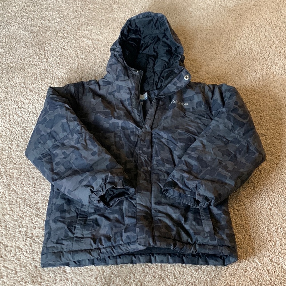 Kids Columbia size small (8) winter snow jacket. Black w/light pattern Very warm